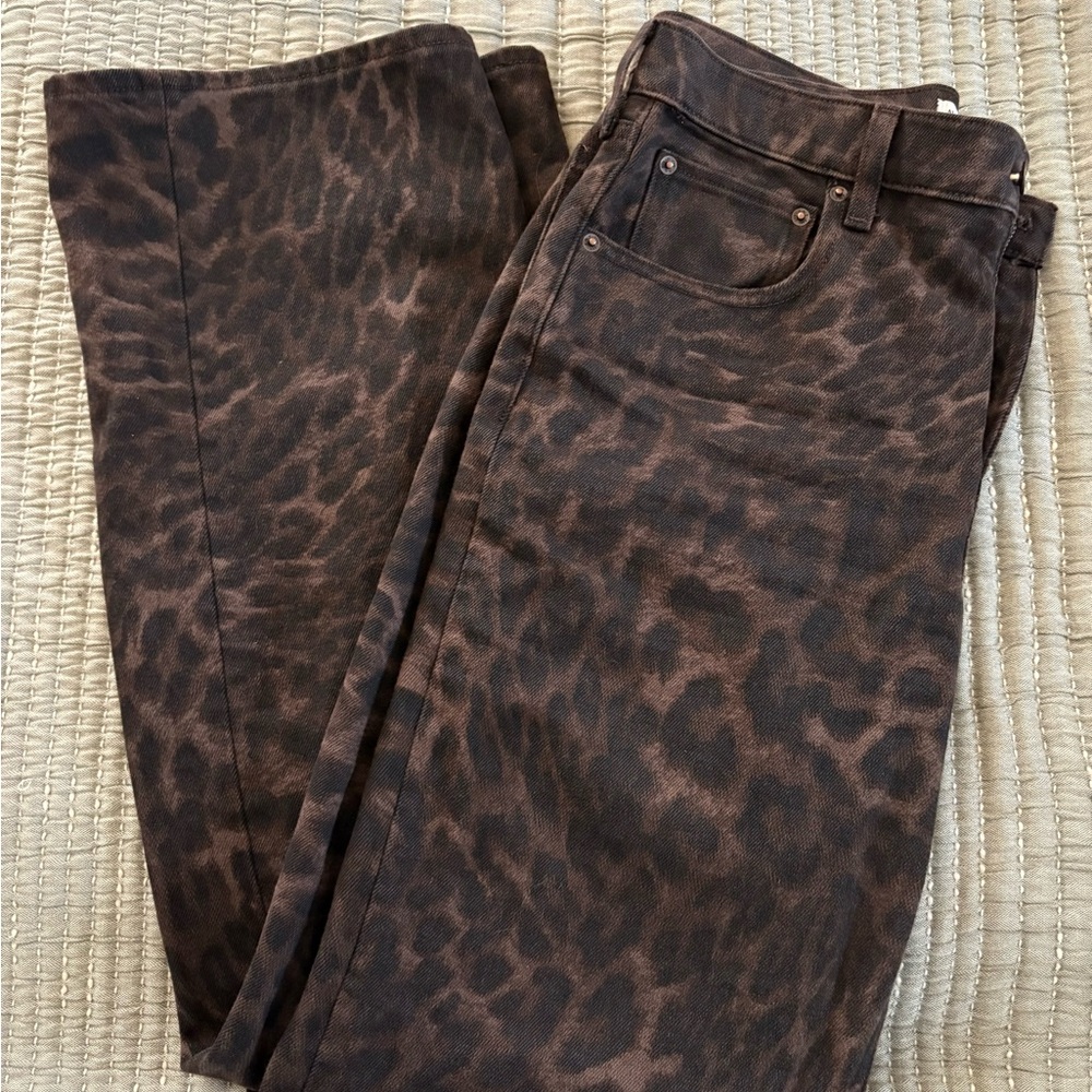 Abercrombie & Fitch High Rise 90s Relaxed Leopard Print Jeans